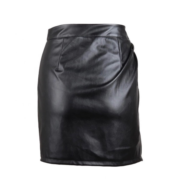 Faux leather high split mini skirt - Picture 7 of 7